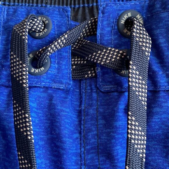 Nike 5” inseam colorblock swim trunk XL - Picture 4 of 9